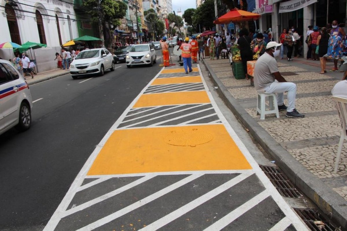 Trabalhadores informais terão espaço delimitado na Av. Sete