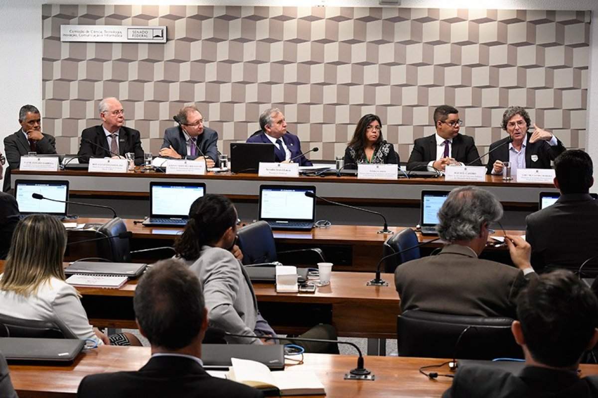 Ministério da Ciência e Tecnologia possui 1.500 cargos vagos, diz diretor