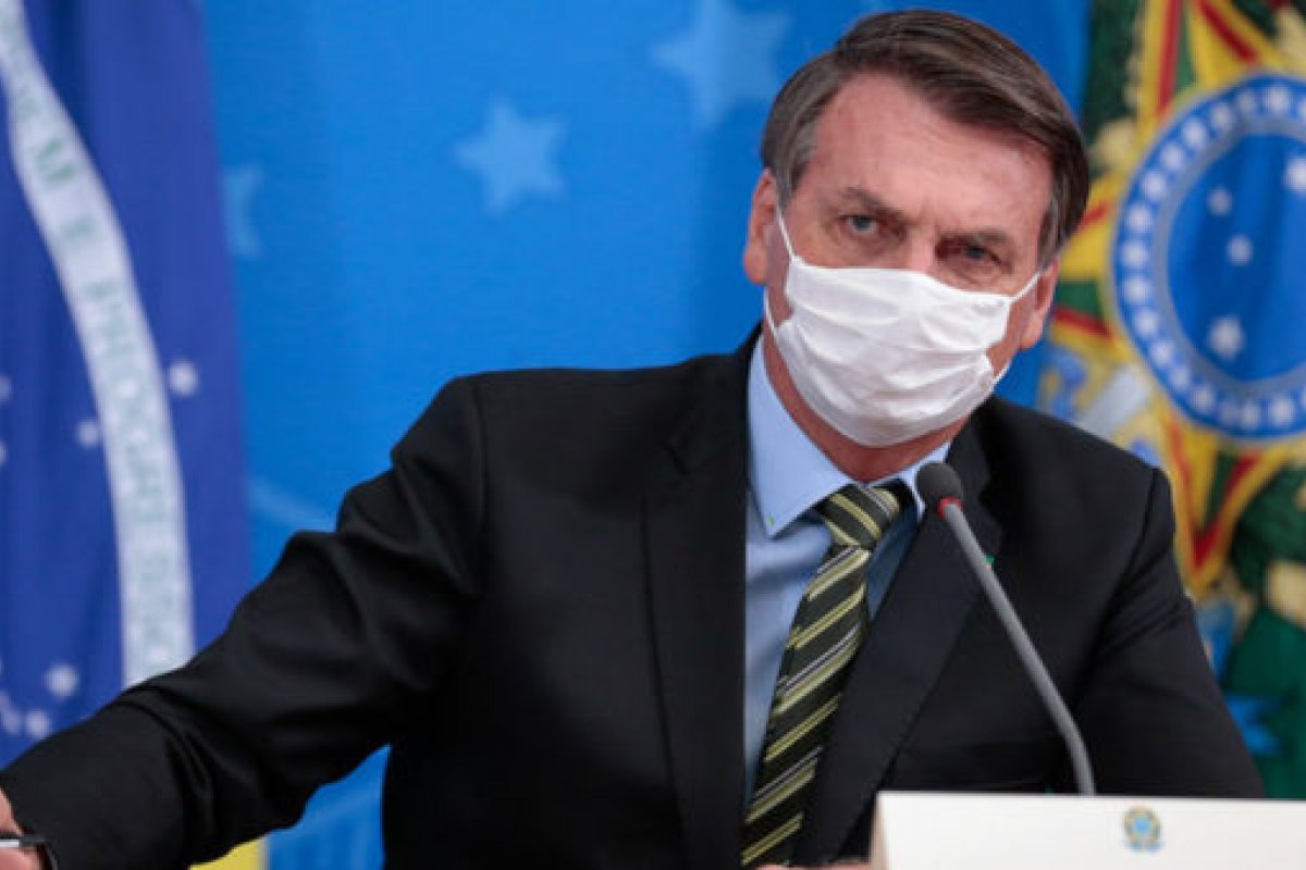 Bolsonaro diz que não pode continuar pagando auxílio emergencial por muito tempo