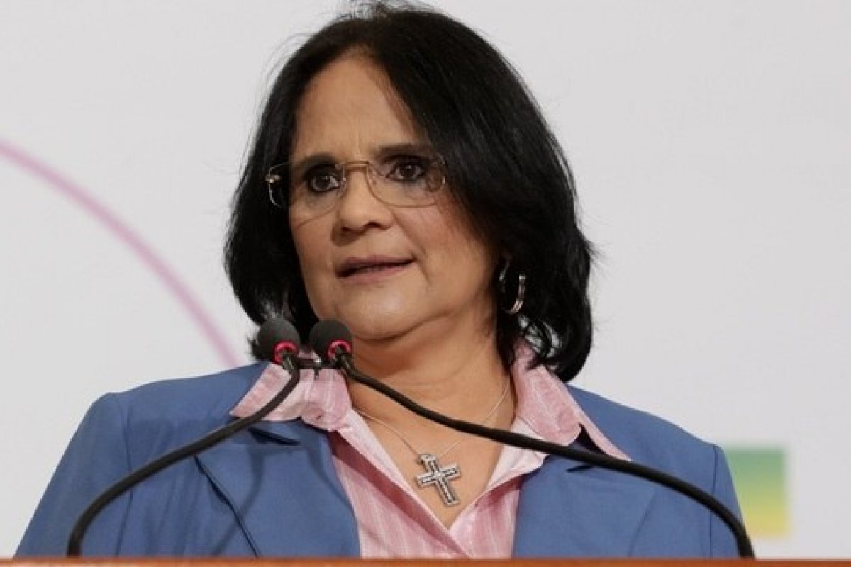 Damares processa Ciro Gomes por ofensas feitas em entrevista