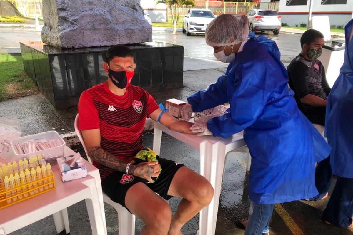 Elenco do Vitória realiza novos testes de Covid-19 antes da estreia na Série B