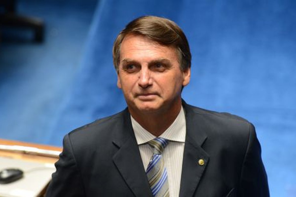 Bolsonaro da indícios de que pode retomar o horário de verão