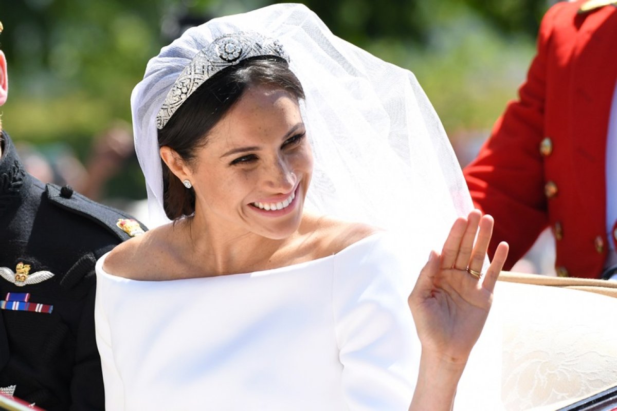 Duquesa de Sussex usou esmalte nude de R$ 84 em casamento com o Príncipe Harry