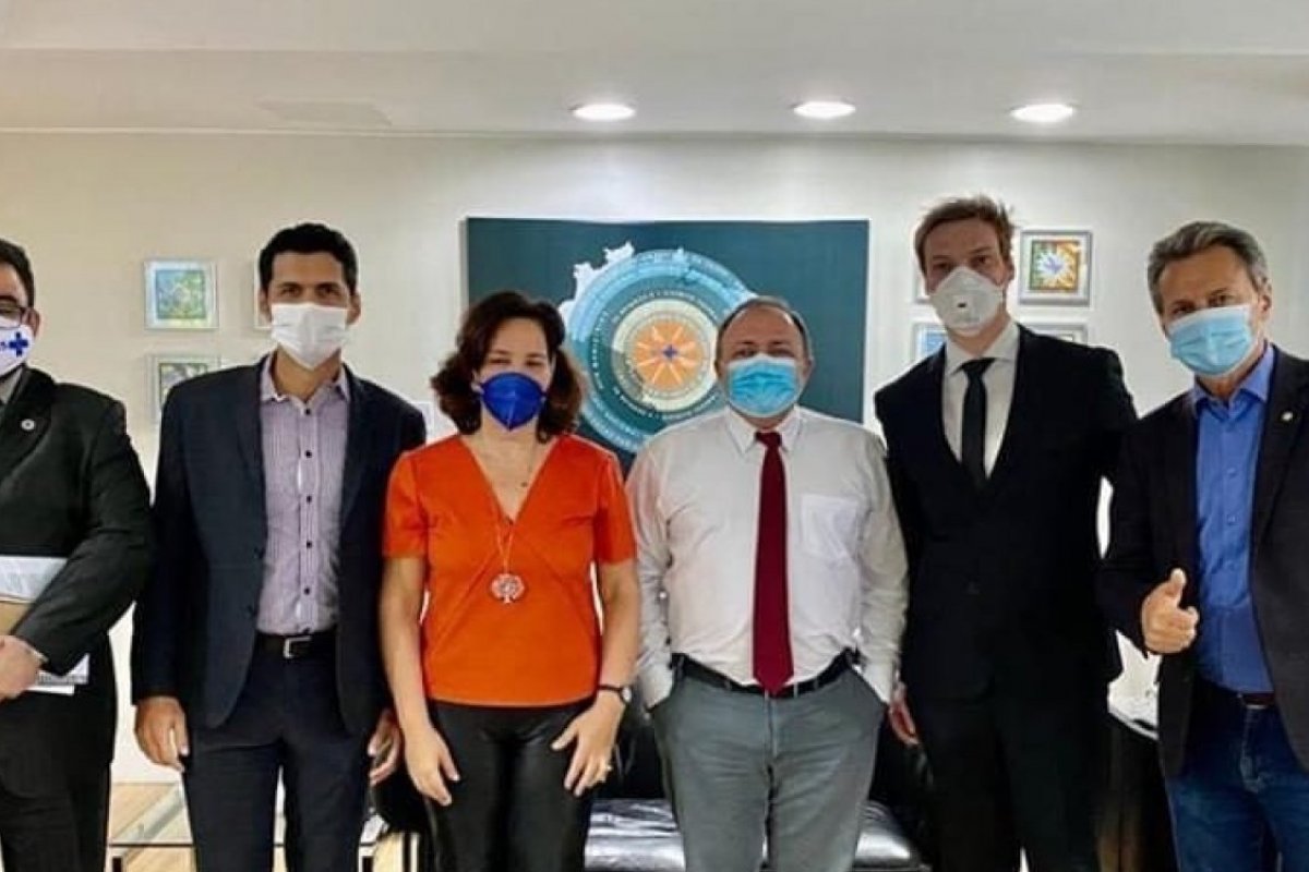 Ministro da Saúde recebe defensores do uso de ozônio pelo ânus para tratar Covid-19