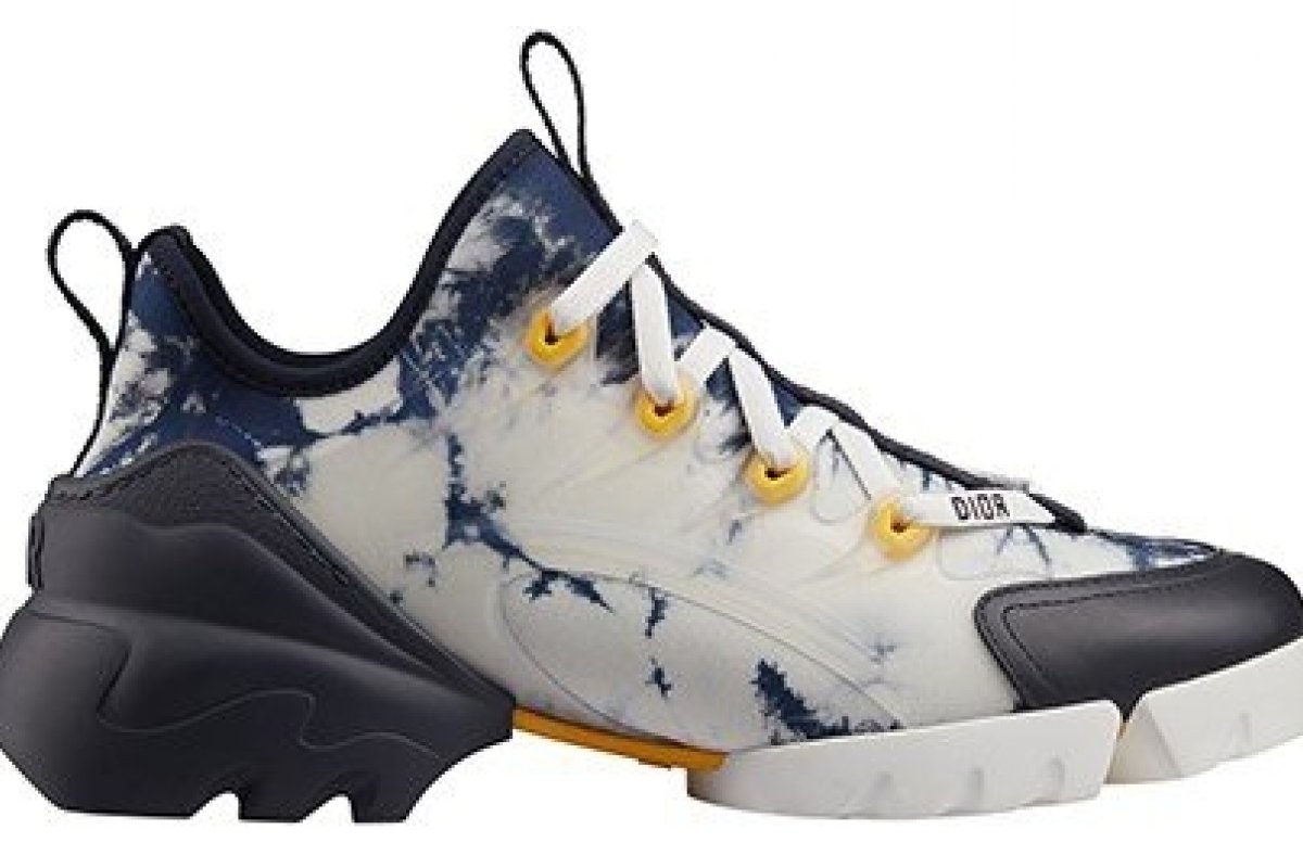 Dior aposta tie-dye em sua nova coleção de acessórios