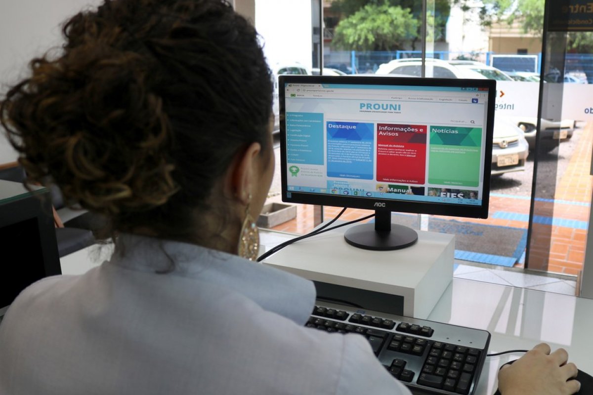 ProUni: candidatos na lista de espera devem comprovar informações