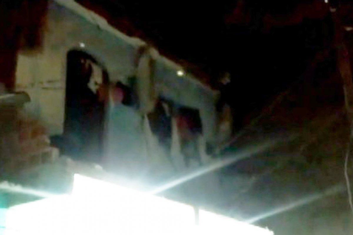 Marquise de casa desaba no bairro de Periperi em Salvador