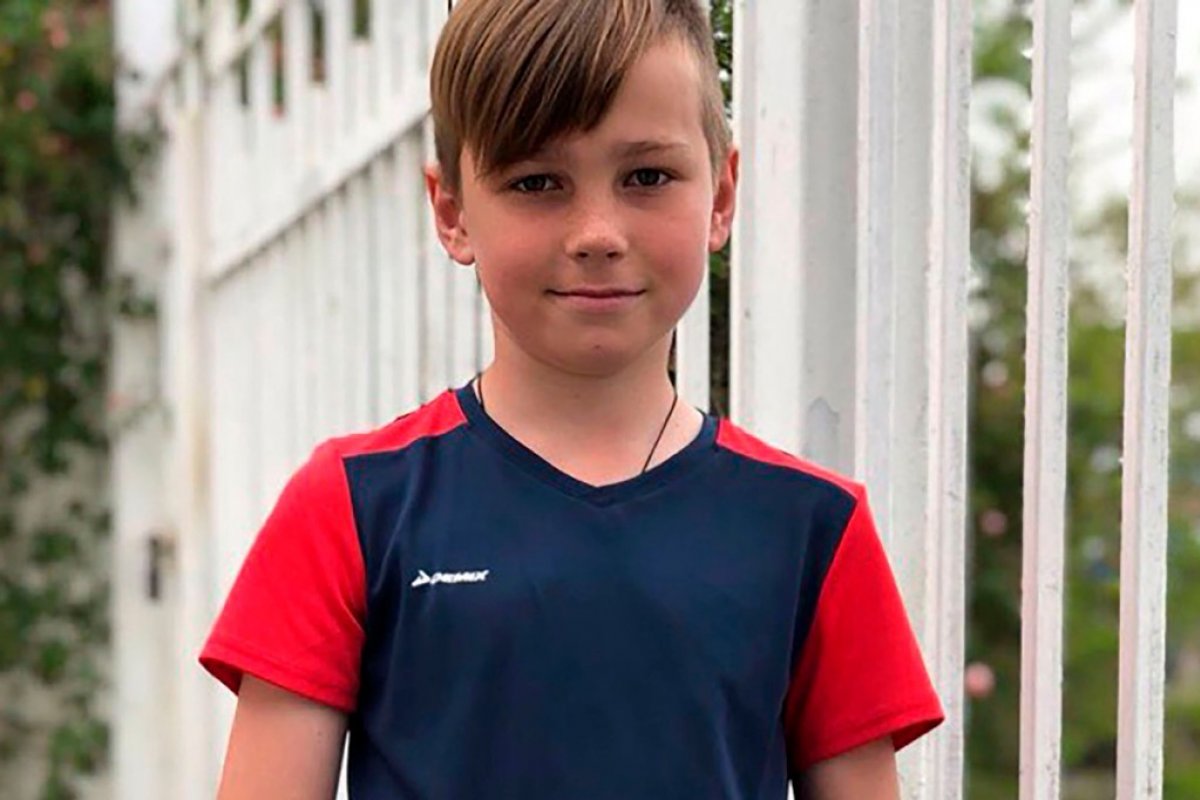Menino de 11 anos morre após tentar tirar fotos com ursos em um resort