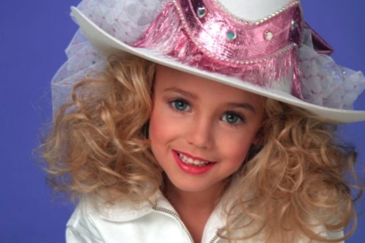 Caso JonBenet: irmão da pequena miss assassinada revela ter DNA do responsável pelo crime