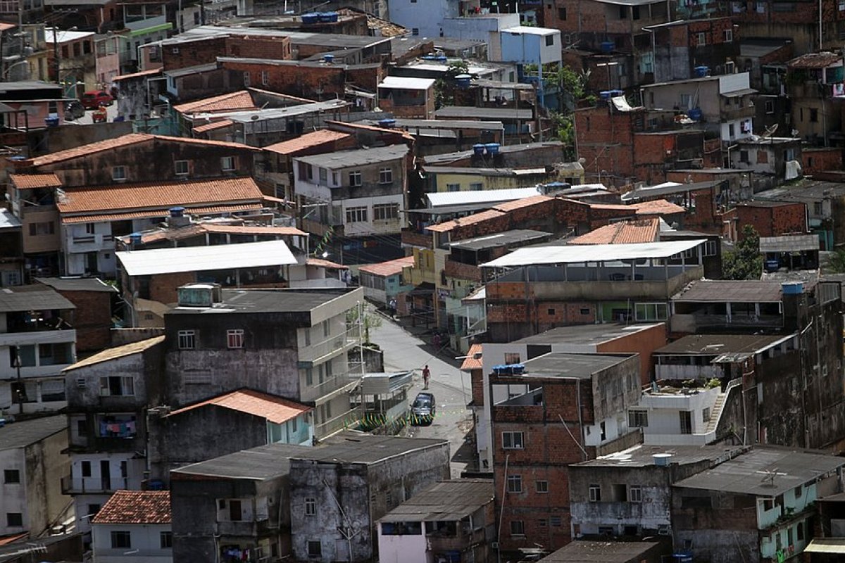Moradores presenciam tiroteio entre grupos criminosos em Saramandaia