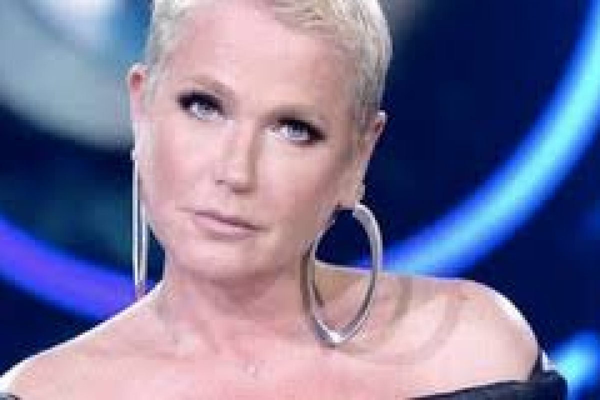 Confira a capa do livro de memórias de Xuxa que será lançado em setembro