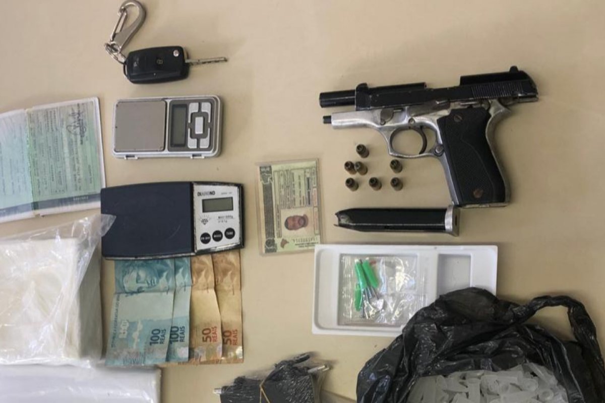 Homem é preso com drogas durante abordagem em Camaçari