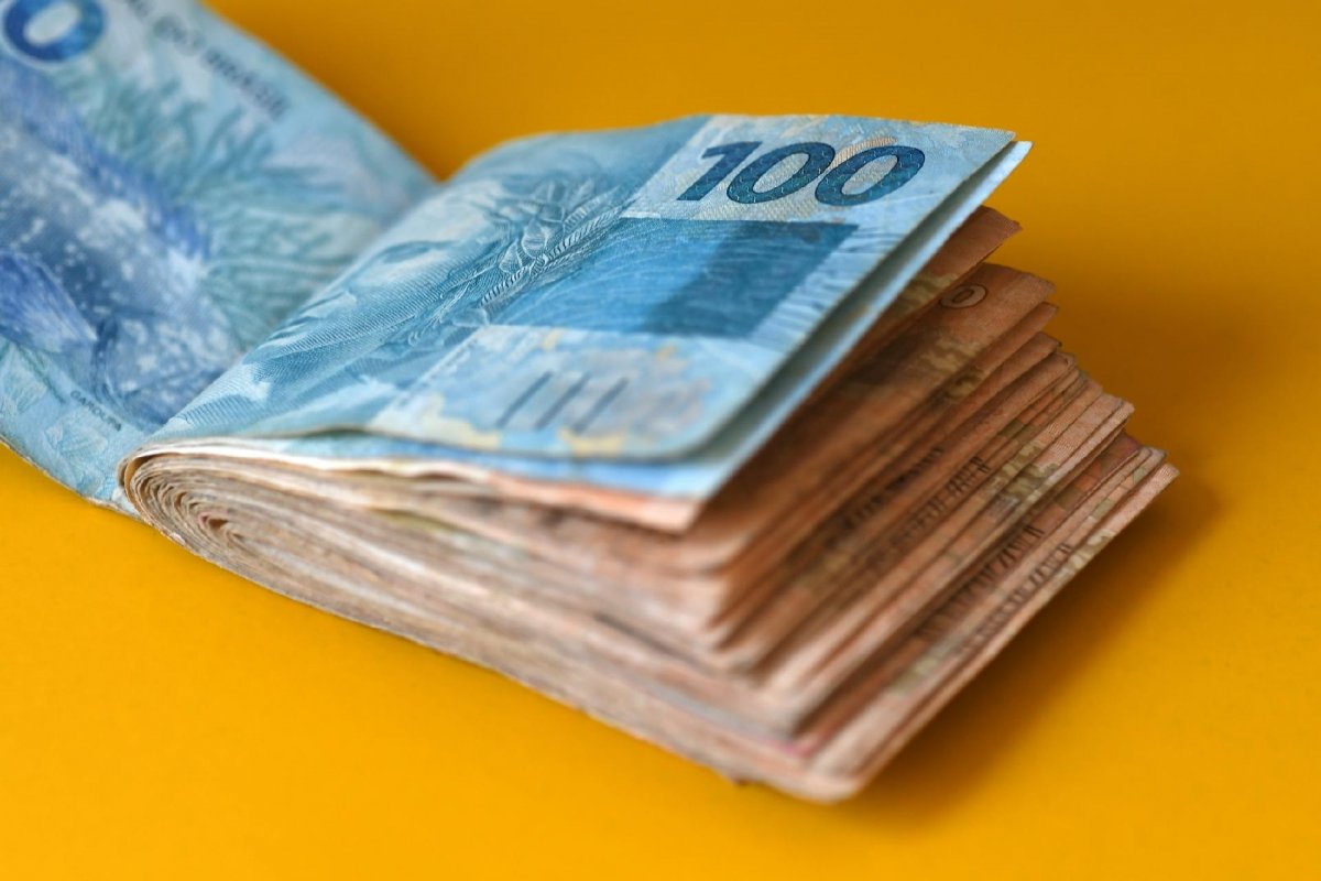 Salário mínimo no Brasil deveria ser de R$ 4.420,11, indica Dieese