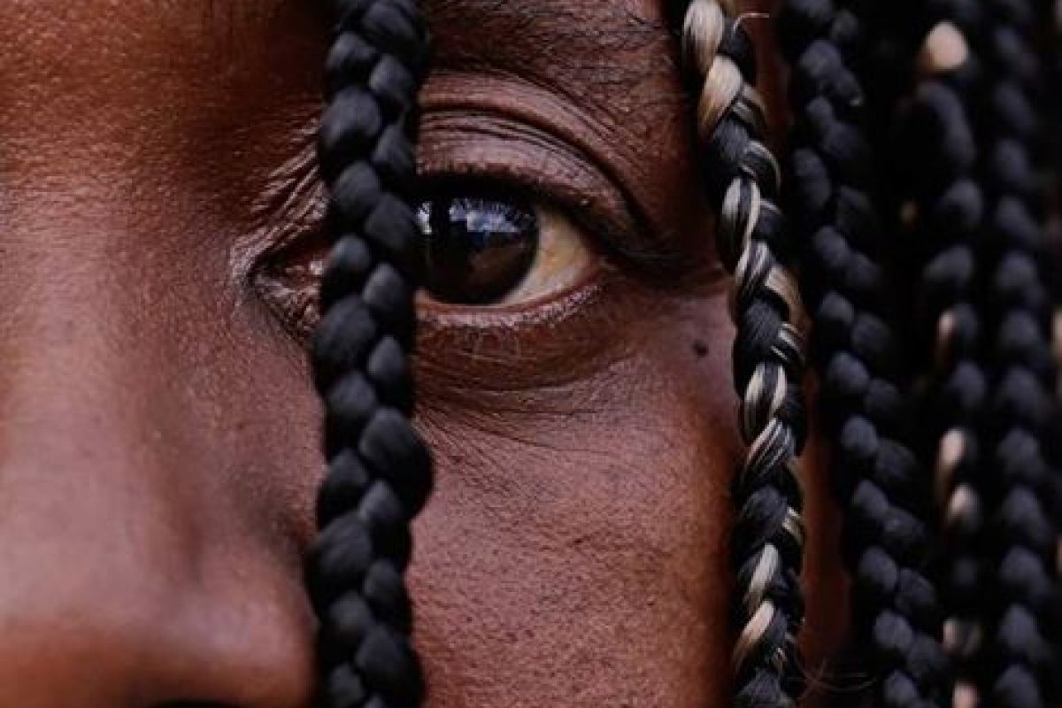 Mais de 4 milhões de mulheres negras saíram da pobreza extrema com auxílio emergencial