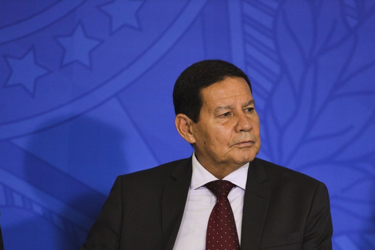 Mourão defende Guedes e diz que Brasil sofre pressão de países que não preservam florestas