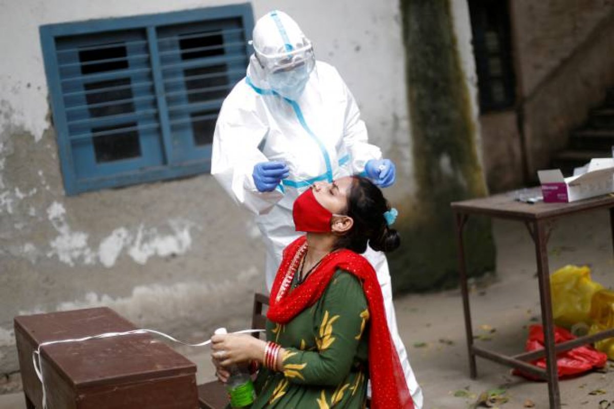 Com greve de agentes de saúde, Índia supera marca de dois milhões de infectados pela covid-19
