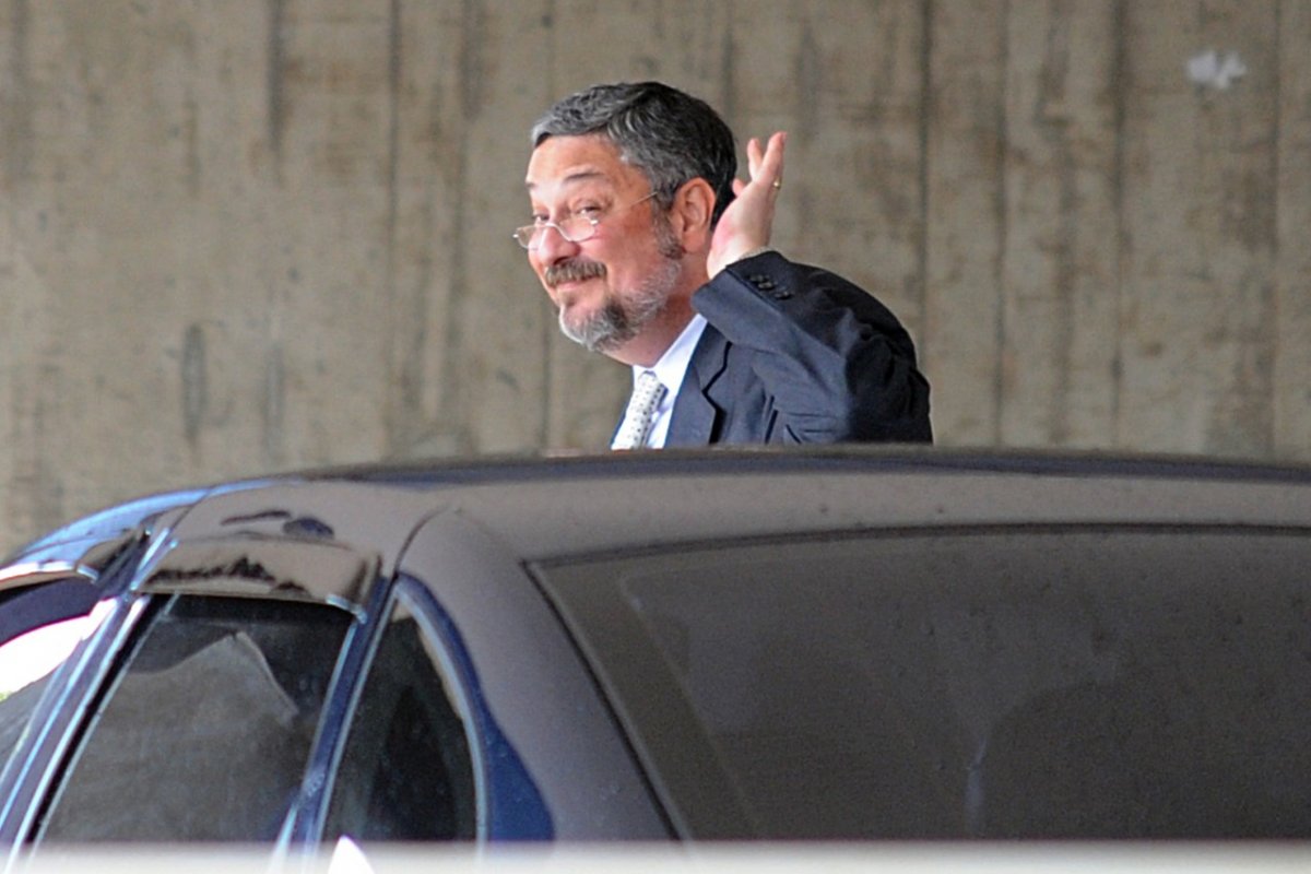 Palocci afirma que PT recebeu R$ 50 milhões para prestar favores a bancos