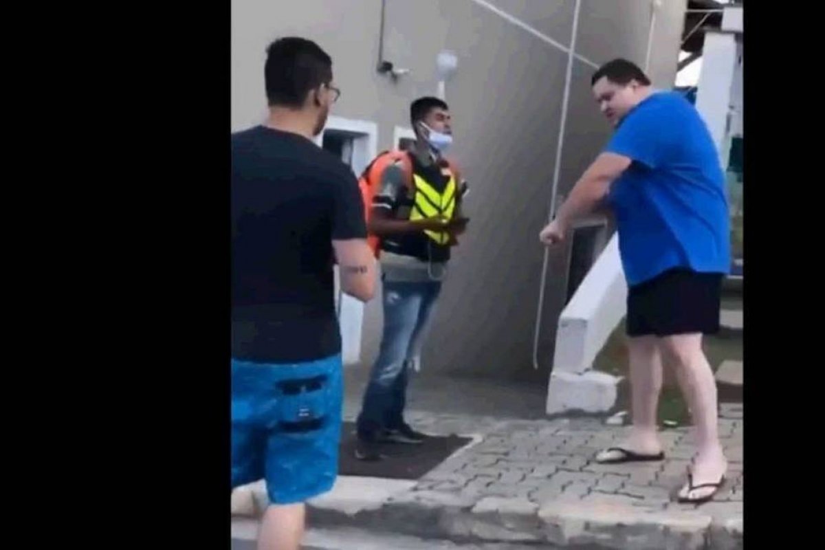 Bolsonaro repudia ato racista contra entregador em São Paulo