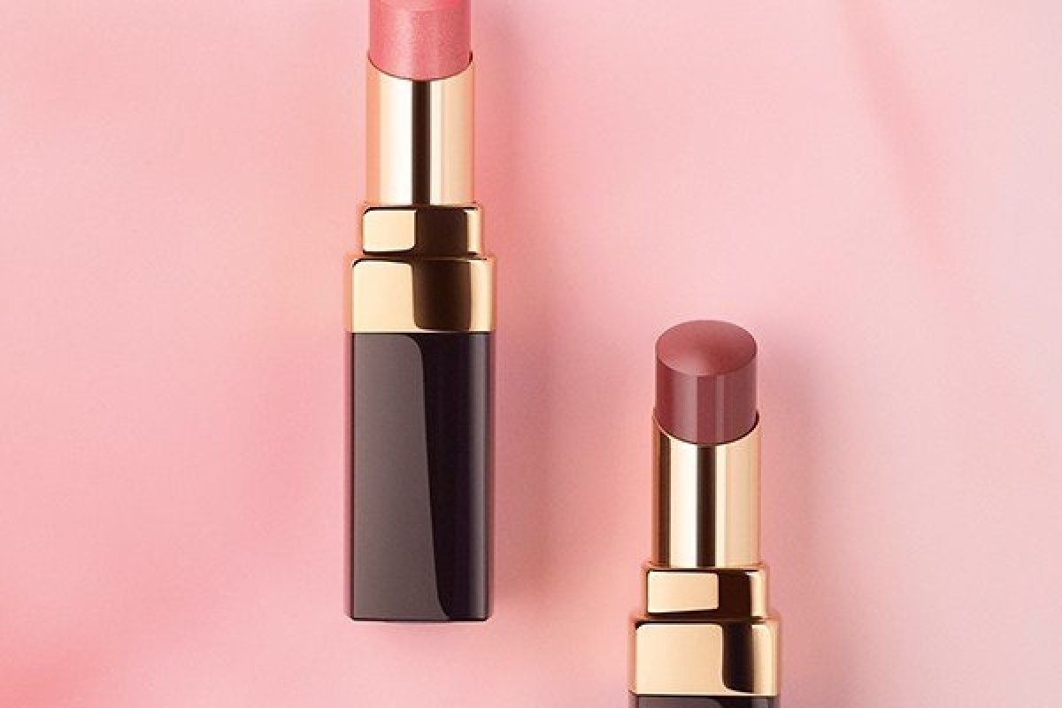 Chanel lança batons, blushes, sombras e esmaltes em tons de vermelho e rosa
