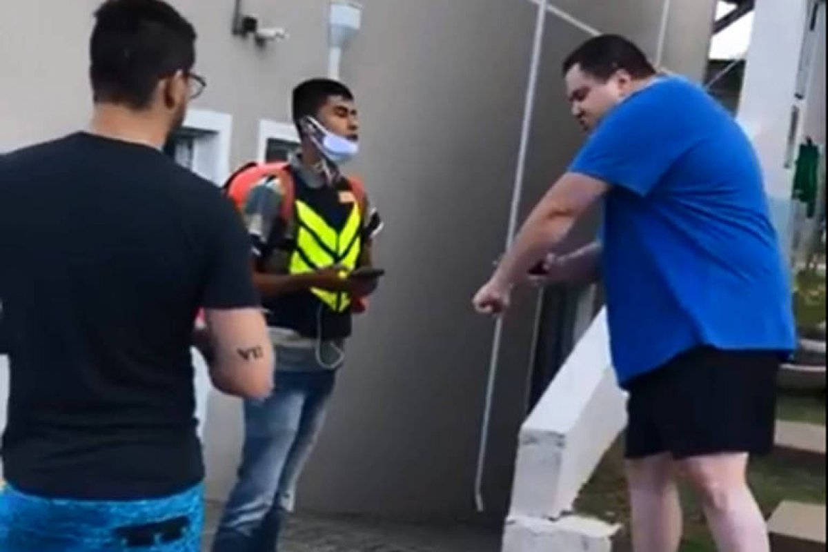 Ministério da Mulher, da Família e dos Direitos Humanos repudia episódio de racismo contra entregador negro 