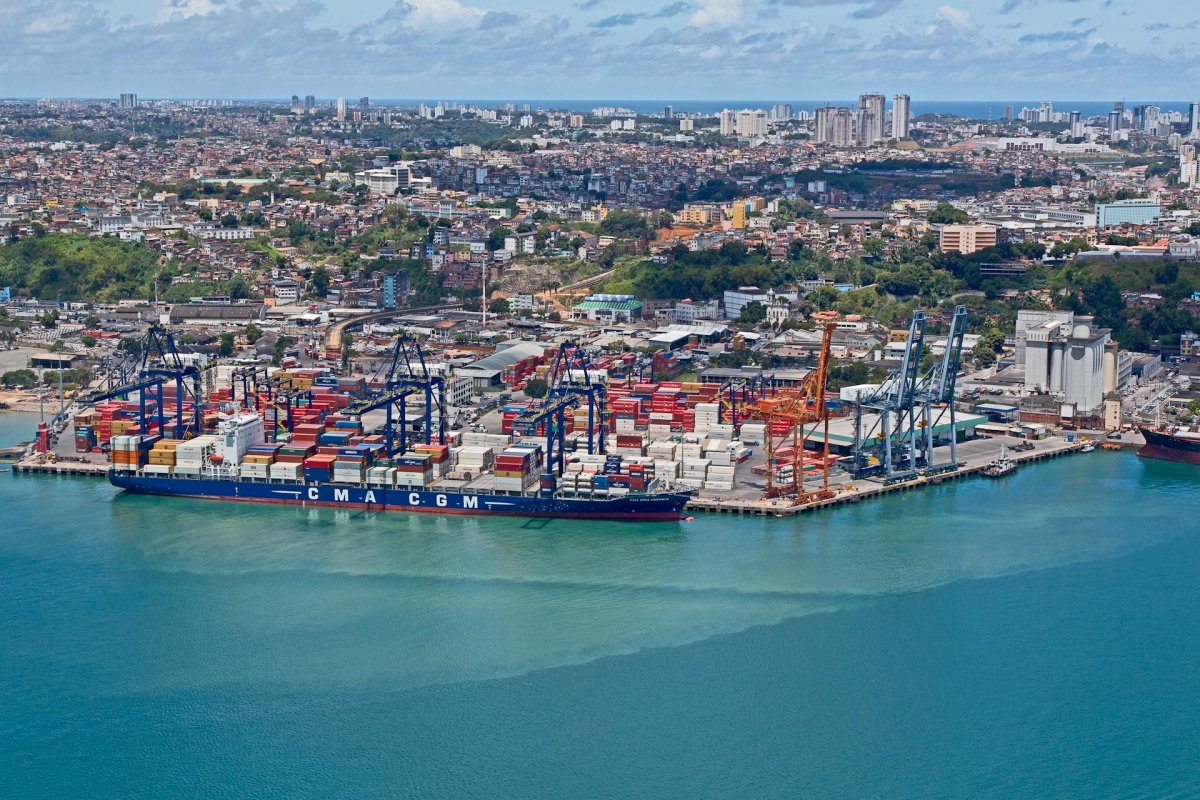 Porto de Salvador pode operar com até nove embarcações ao mesmo tempo
