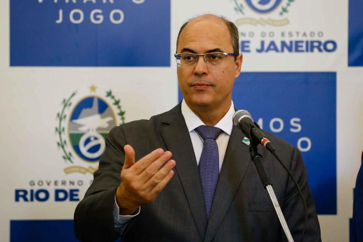 Justiça intima Wilson Witzel a manter aberto hospital de campanha