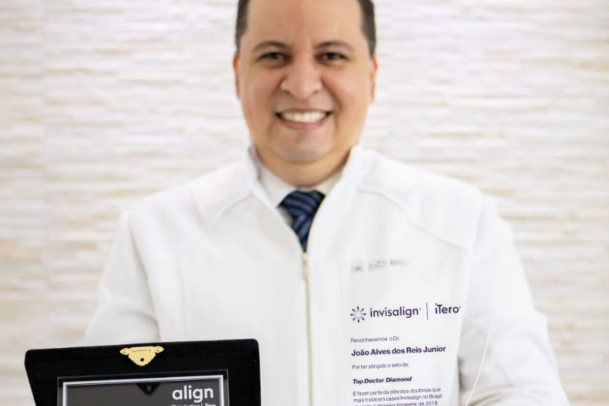 Ortodontista João Reis recebe o troféu Top Doctor Platinum Elite