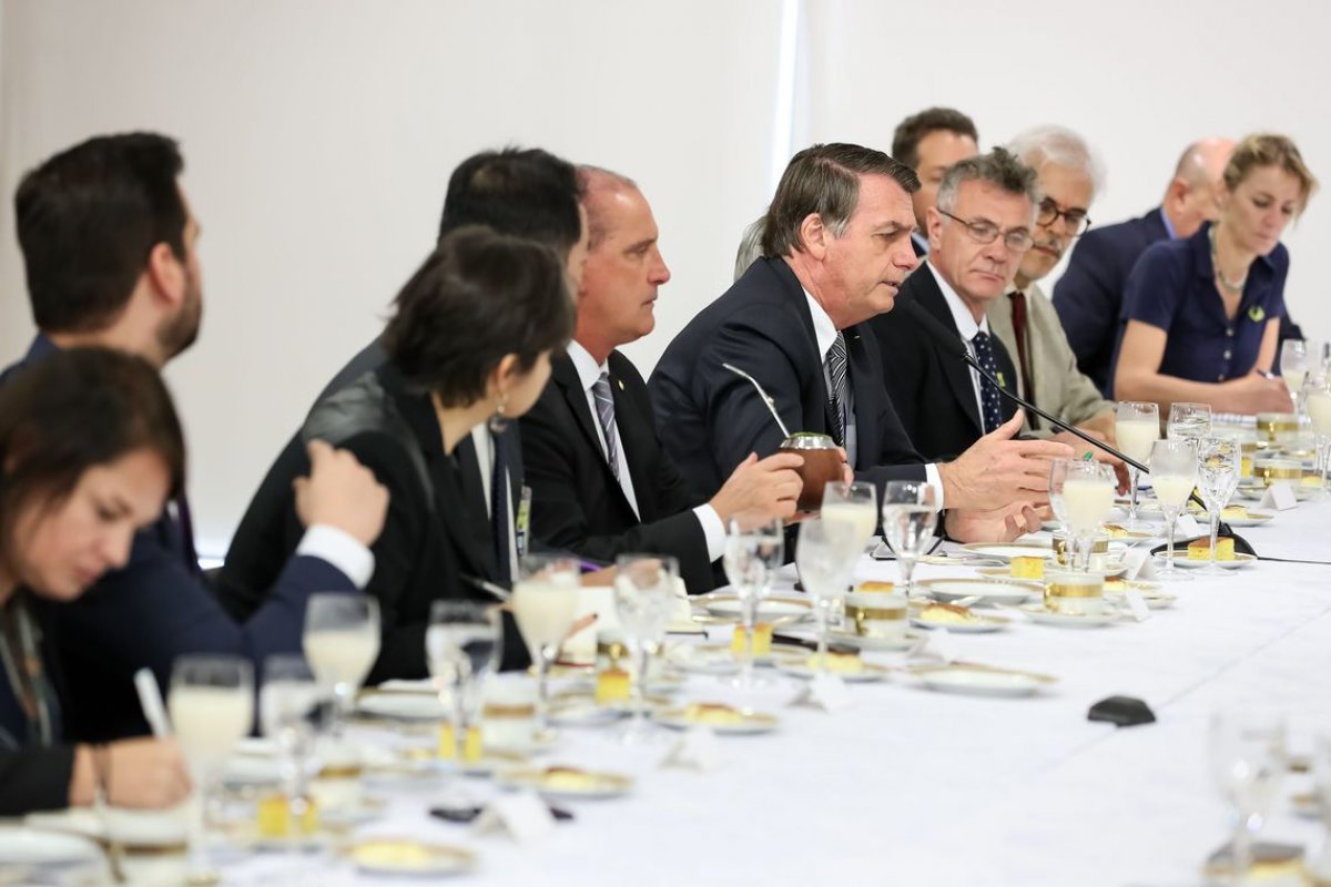 "Bolsas e programas assistencialistas não tiram pessoas da miséria", diz Bolsonaro
