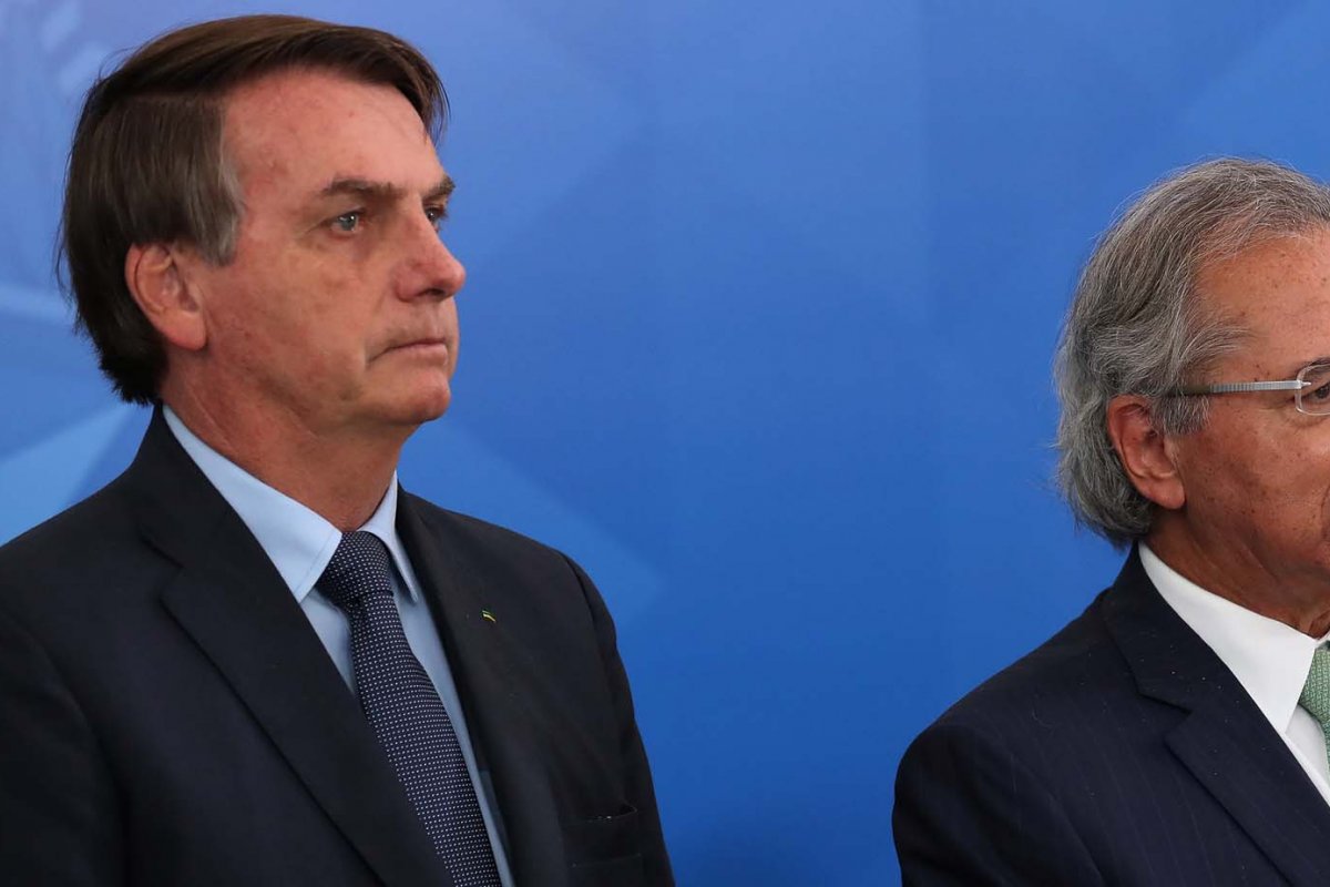 Governo pretende manter auxílio emergencial com redução do valor até março