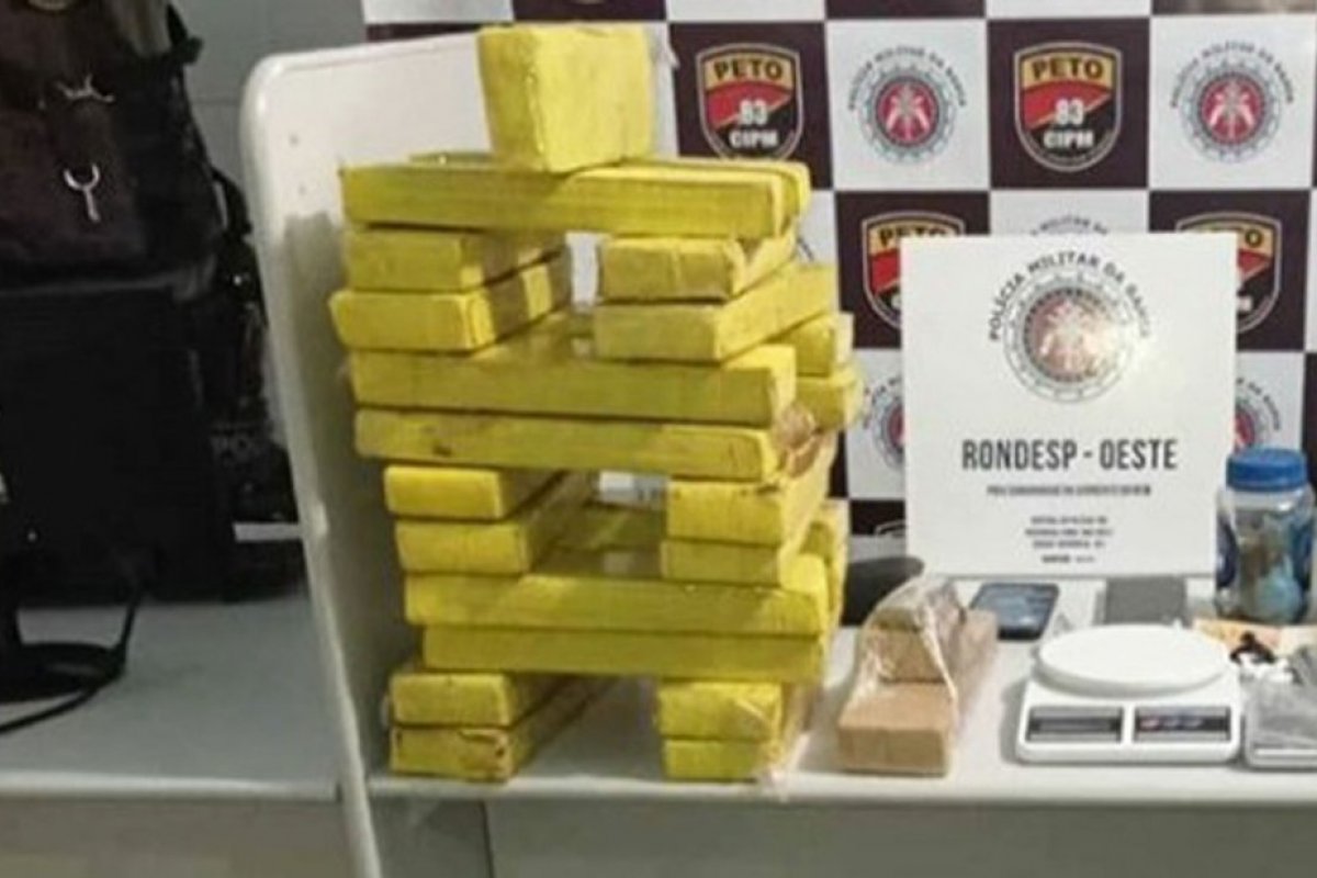 Polícia descobre falsa Barbearia que atuava como ponto de distribuição de drogas em Barreiras