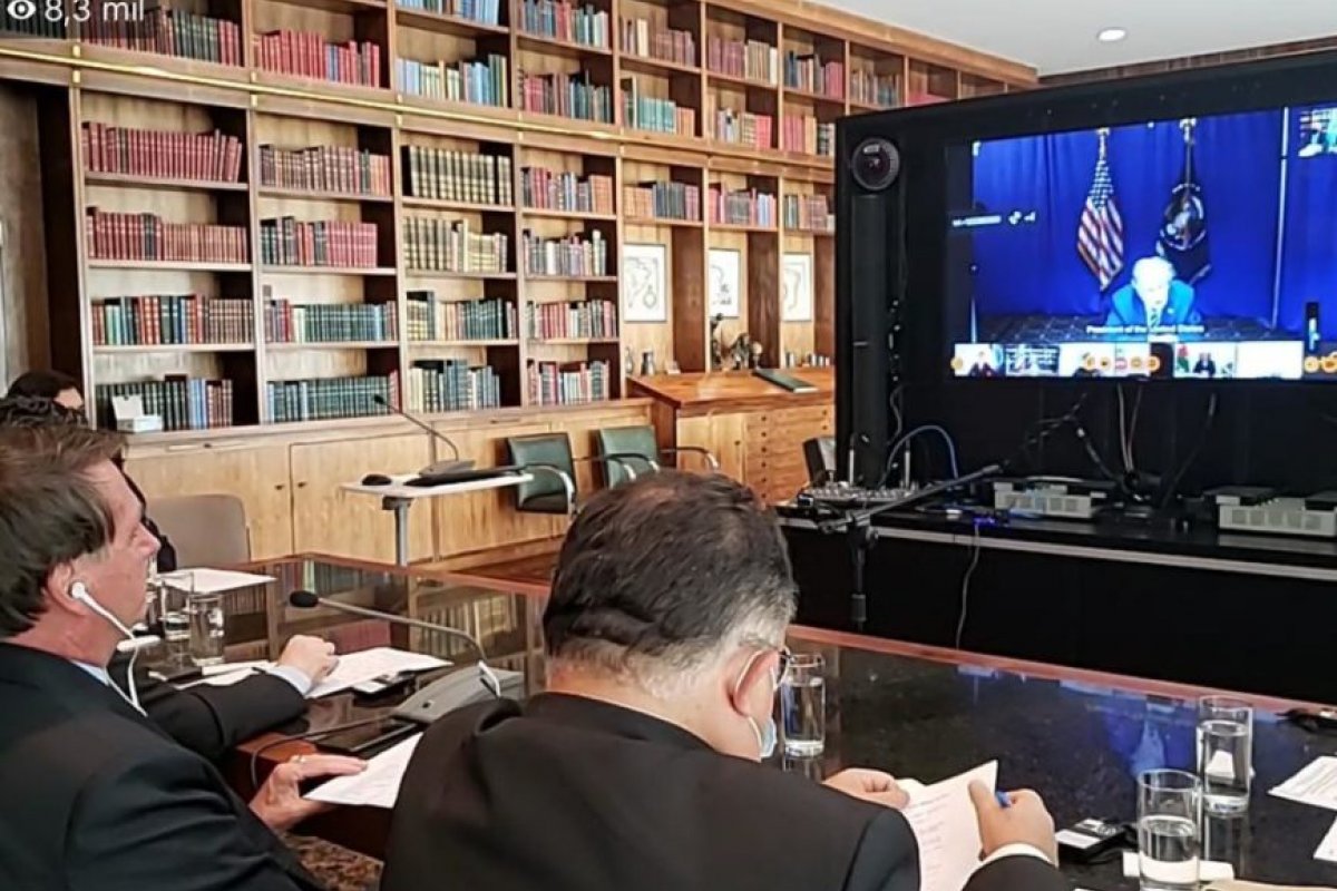 Veja vídeo: Durante videoconferência, Bolsonaro confirma ajuda ao Líbano e convida Temer para comandar missão