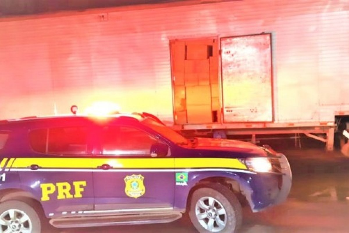 Homem é preso com mais de 12 mil pares de tênis falsos em Vitória da Conquista, na Bahia