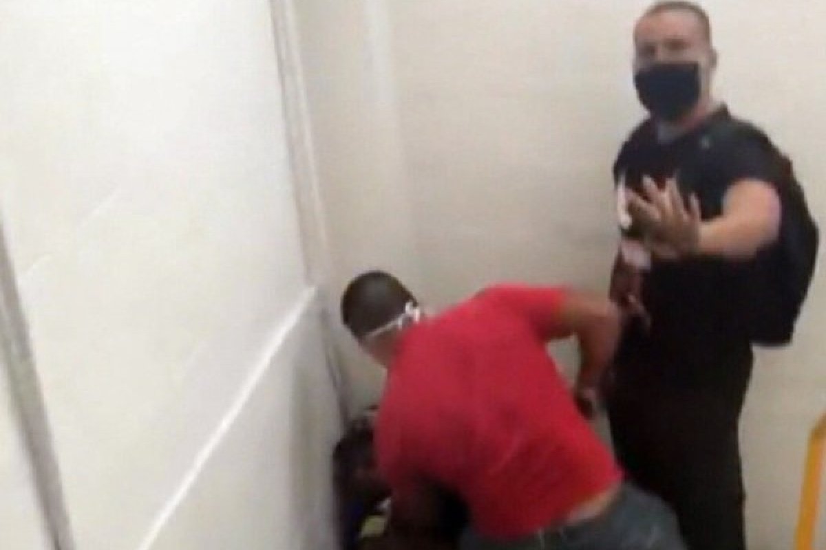 Um dos PMs que agrediu jovem em shopping no Rio de Janeiro é esperado para depoimento em delegacia