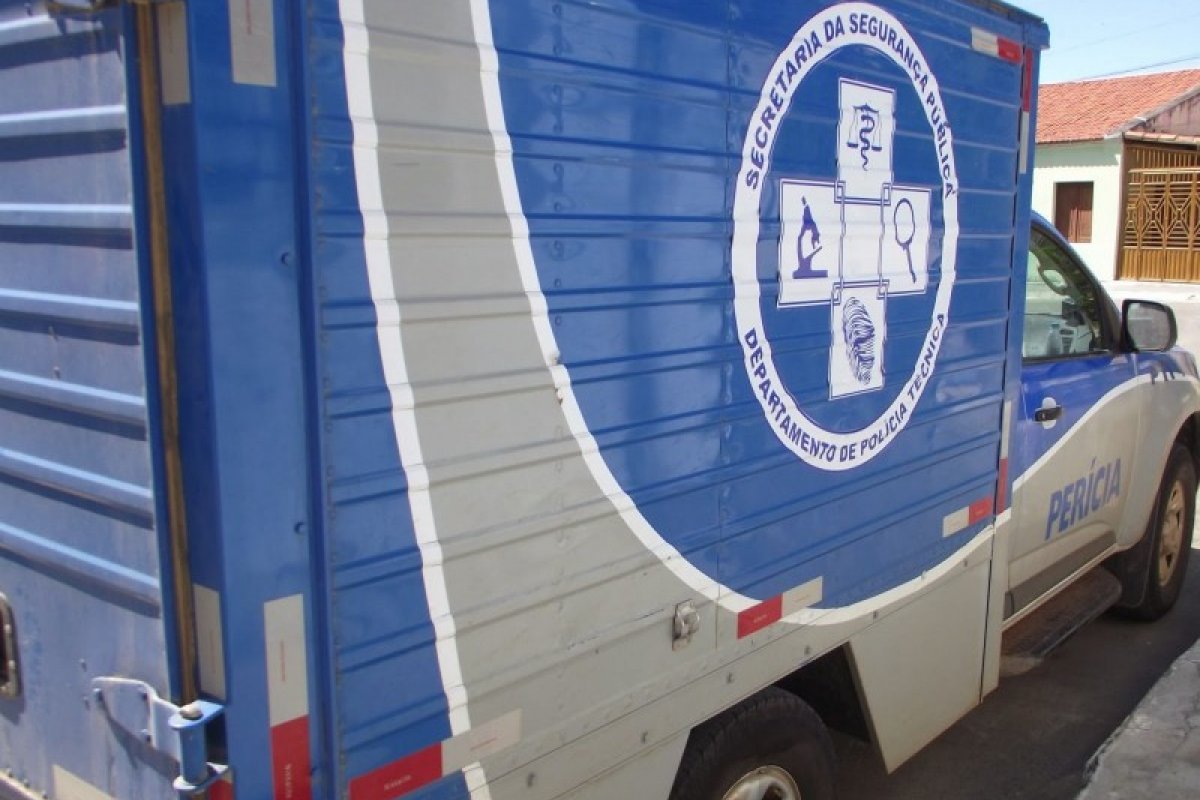 Queda de portão mata idoso em Feira de Santana