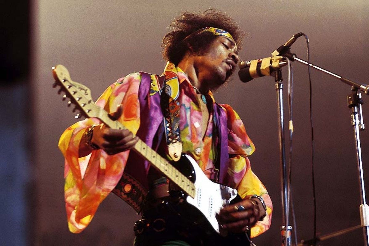 Guitarra de Jimi Hendrix é leiloada por mais de R$ 1 milhão