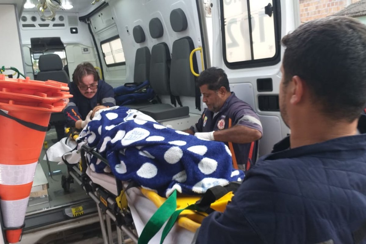 Criança de dez anos é resgatada após cair em poço de água com 25 metros de profundidade 