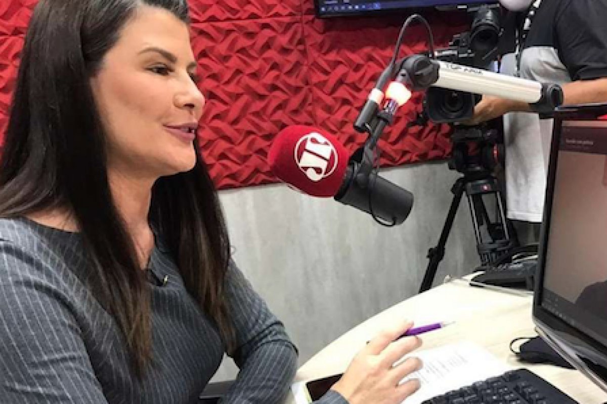 Fernando Collor pede perdão a apresentadora que foi cara-pintada