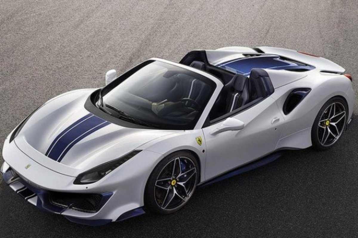 Shopping recebe exposição com mais de 60 carros esportivos de luxo e automóveis antigos