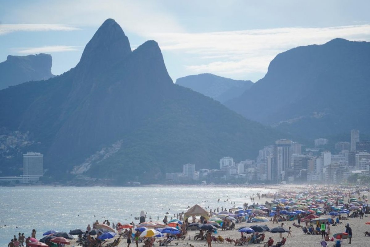 Crivella vai liberar permanência nas praias do Rio de Janeiro