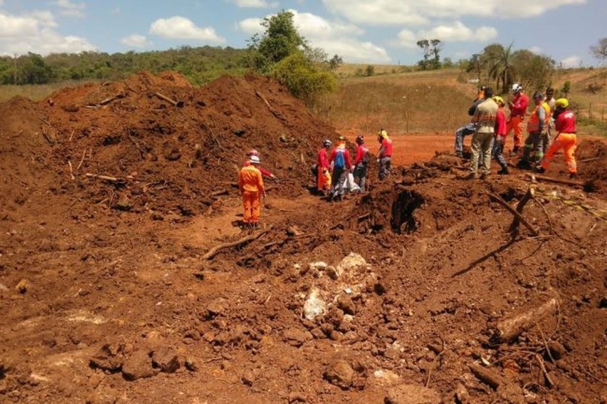 Bombeiros irão retomar buscas por desaparecidos em Brumadinho no dia 27 de agosto