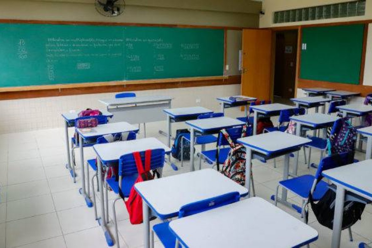 Câmara dos Deputados discute uma PL que determina estratégia para o retorno às atividades escolares