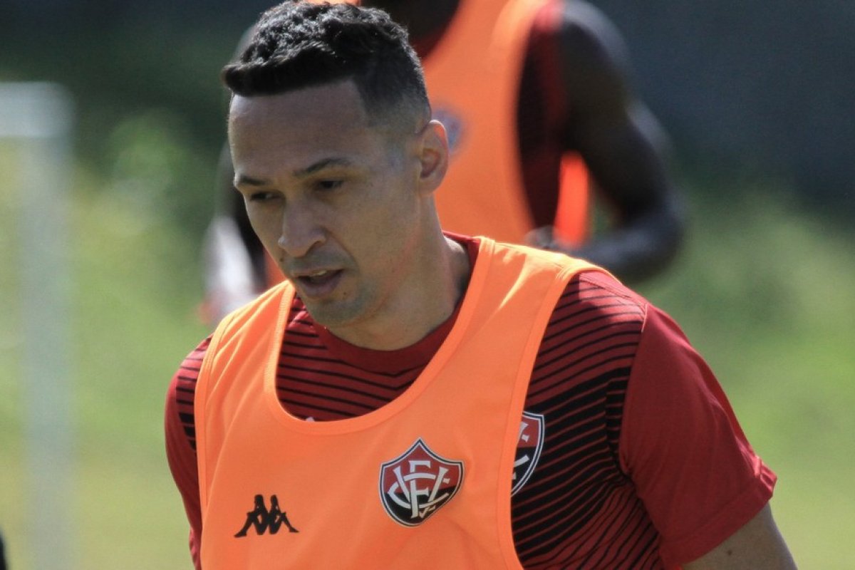 "A gente podia jogar um pouquinho mais", diz meia Marcelinho em estreia no Vitória