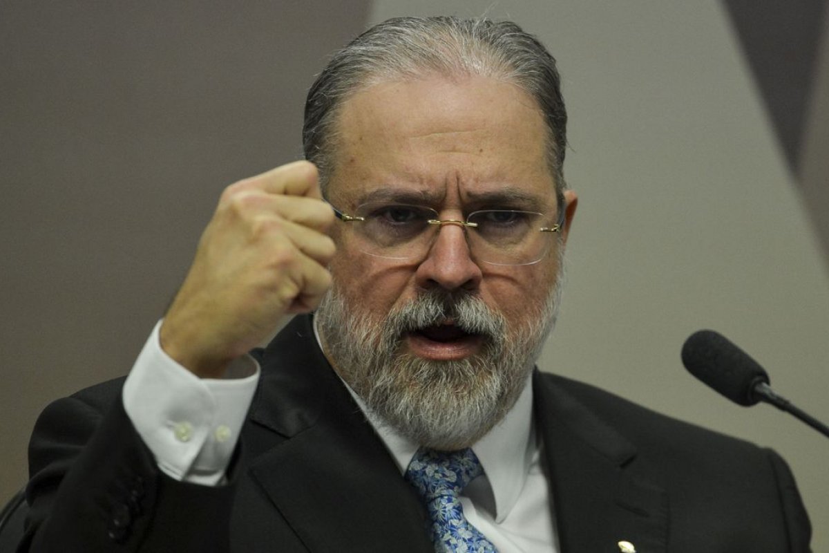 Aras critica suspensão de contas nas redes sociais dos apoiadores do presidente Bolsonaro