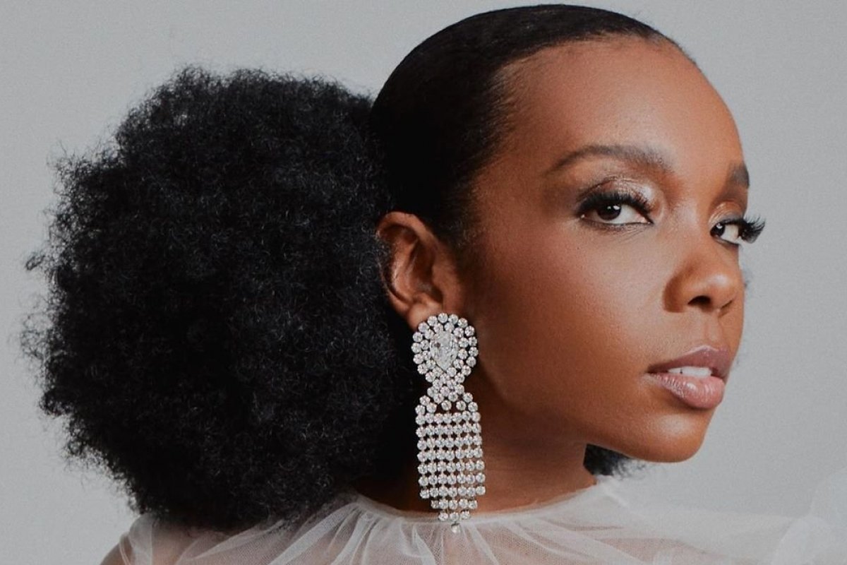 Brinco de strass é acessório chave da estação