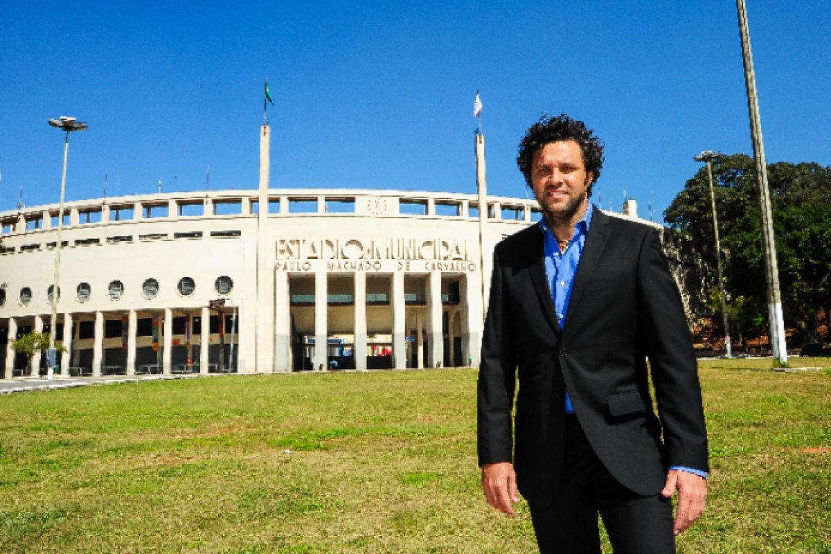Empresário de futebol Orley Vital é fotografado por João Passos em SP