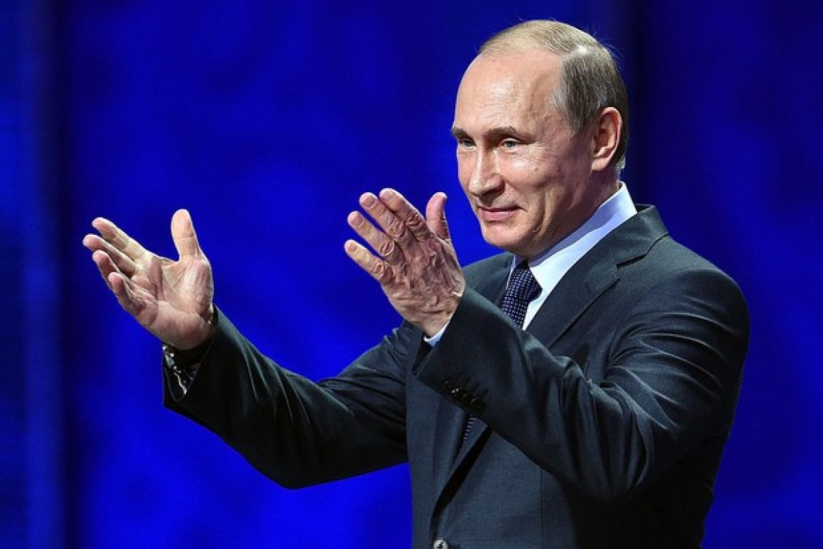 Rússia é o primeiro país do mundo a registrar vacina contra o novo coronavírus, diz Putin