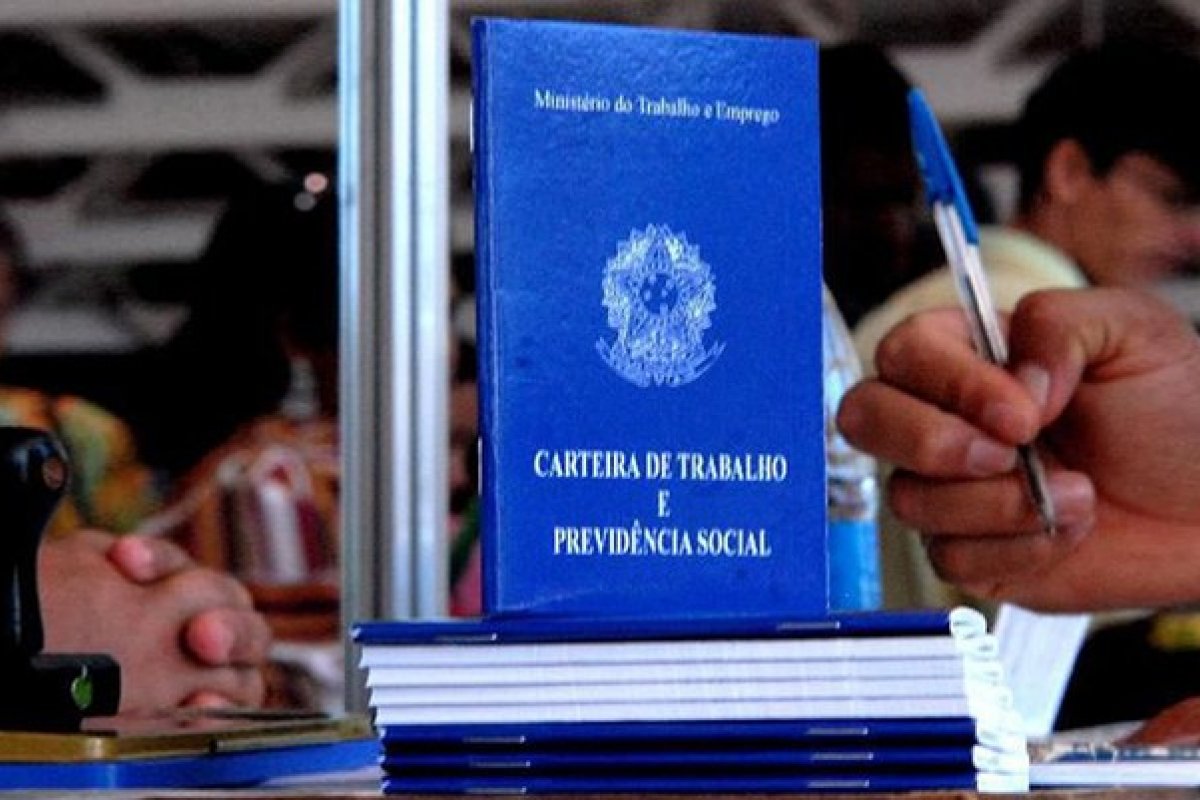 Levantamento revela que 40% dos jovens com ensino superior não têm emprego qualificado