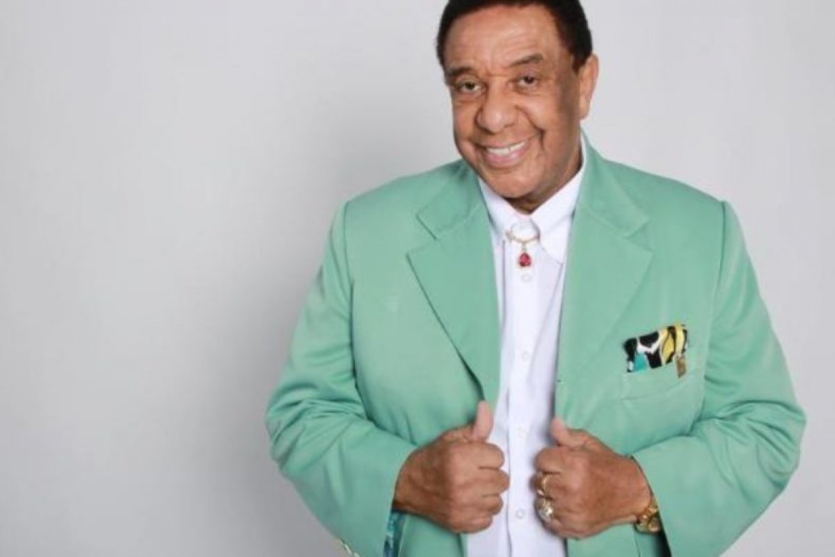 Agnaldo Timóteo tem alta médica em São Paulo