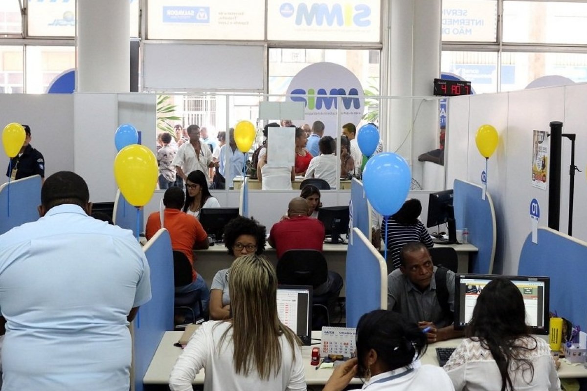 SIMM oferece vagas de emprego para Terça-feira (21)