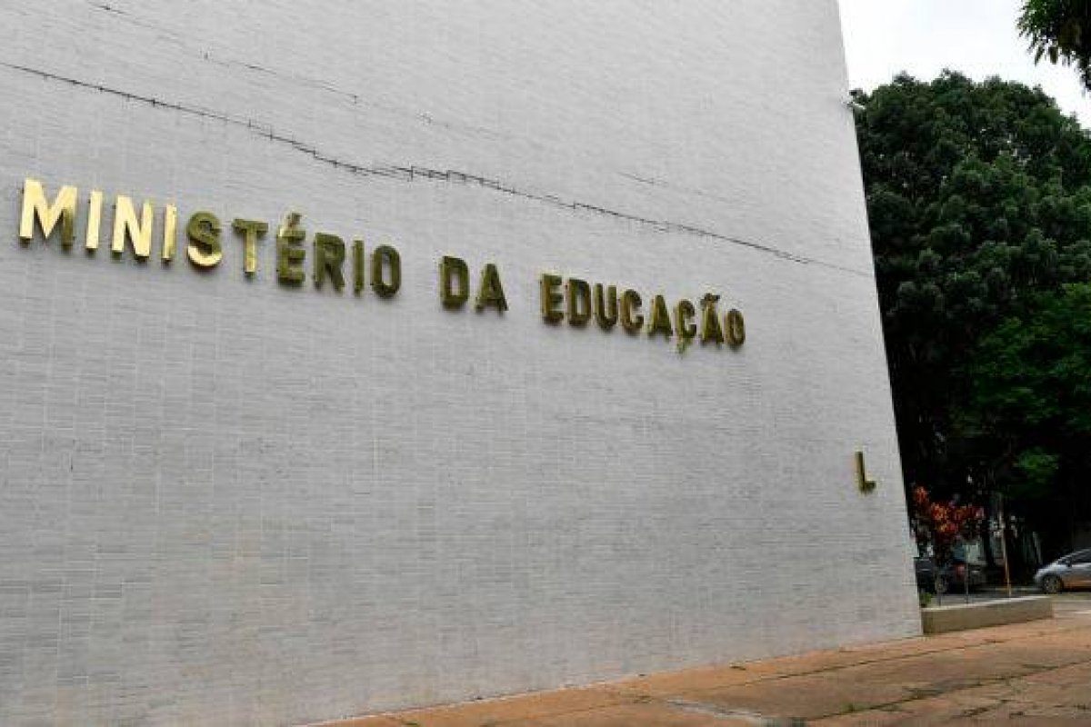 MEC deve ter corte de mais de R$ 4 bi no orçamento para 2021